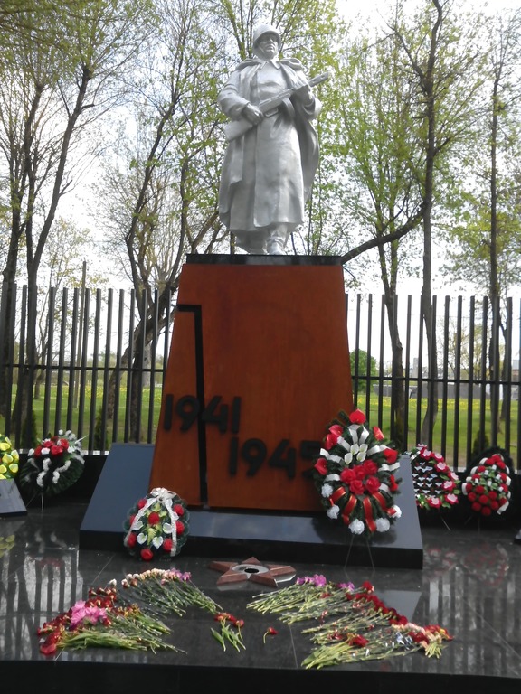 Братская могила, 1944 г.