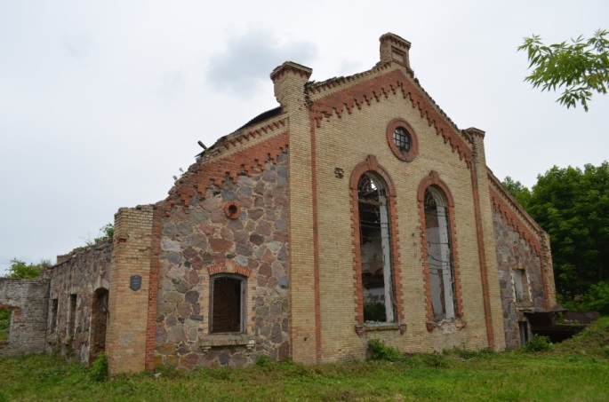 Fragments of the former manor house of the XIX century.