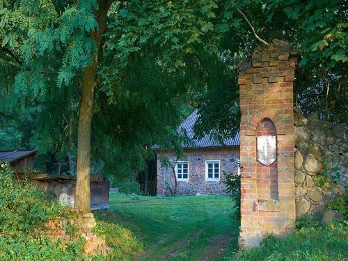 Fragments of a former manor complex